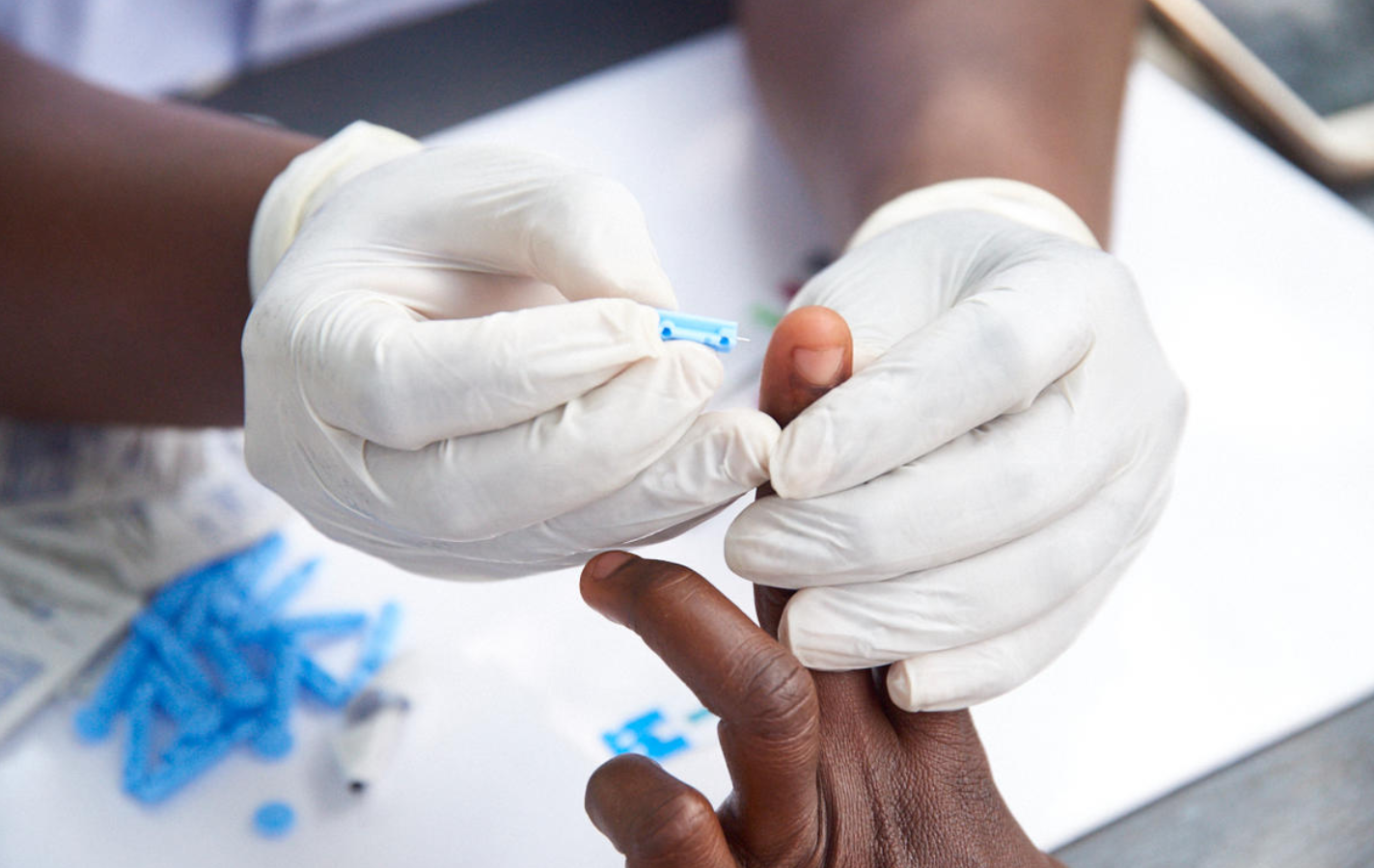 Des organisations évangéliques demandent à Trump d'épargner les programmes de lutte contre le VIH : Un revirement surprenant face aux coupes budgétaires massives.