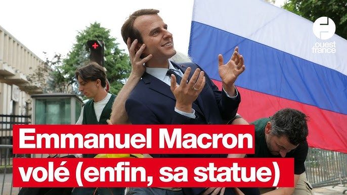 La statue de Macron volée et déposée devant l’ambassade de Russie – Greenpeace relance le débat sur l’écologie politique