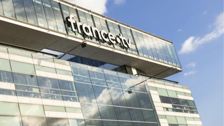 Réforme audiovisuelle française 2025 : Enjeux et avenir du service public