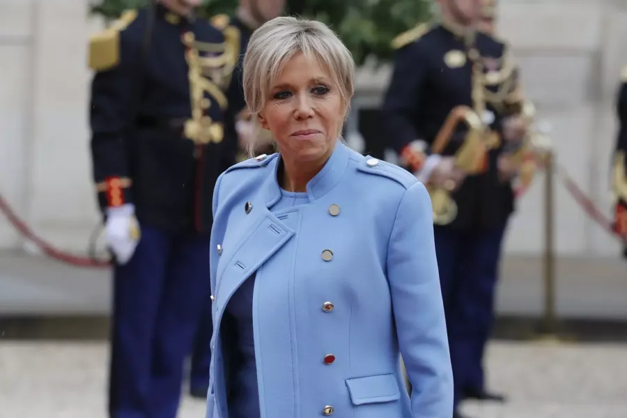 L'Honneur de la France Bâillonné – Le Prix de la Haine contre Brigitte Macron