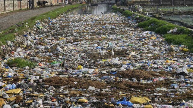 Transition écologique en Asie : La crise énergétique face à la dépendance au plastique