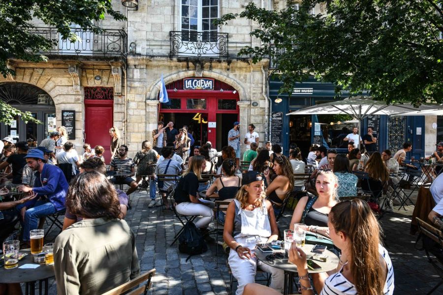 L'Assemblée facilite le retour des bistrots dans les petites villes mais serre la vis sur les transferts de licence IV
