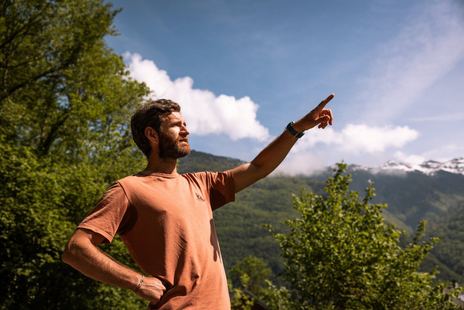 Tourisme Vert et Mobilité Douce : L'Essor de l'HexaTrek et le Renouveau de la Randonnée en France