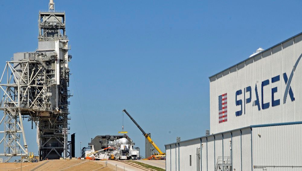 OMONDO ESPACE - SpaceX annonce le premier vol touristique autour de la Lune pour 2025