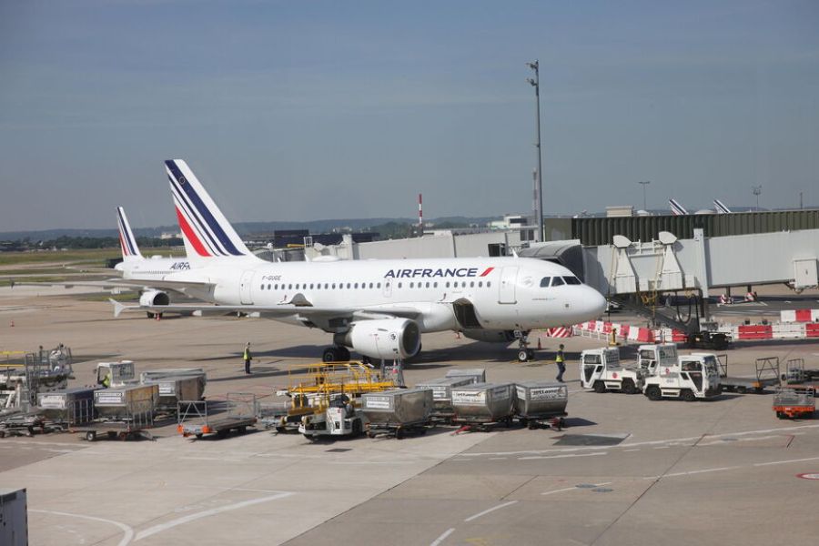 La France accueille 115 personnes évacuées de Gaza à Orly : solidarité et diplomatie humanitaire