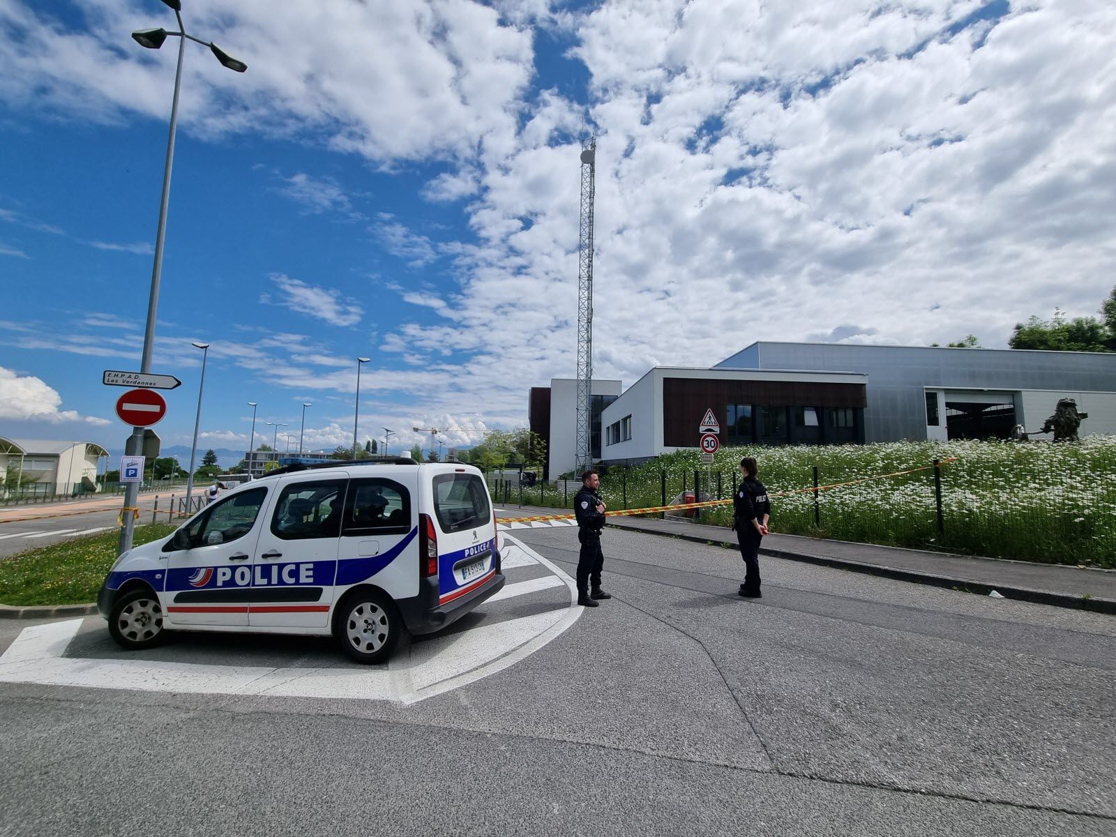 Rodéos urbains : après l’accident d’un pompier, débat sur la sécurité et la jeunesse