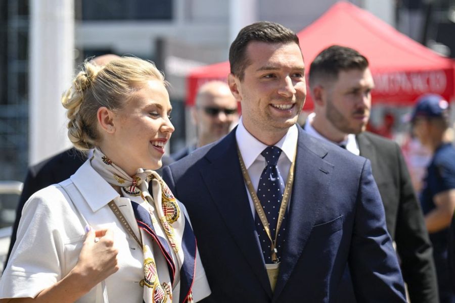 Jordan Bardella au Grand Prix de F1 de Monaco : une fausse note politique qui suscite les critiques de l'opposition