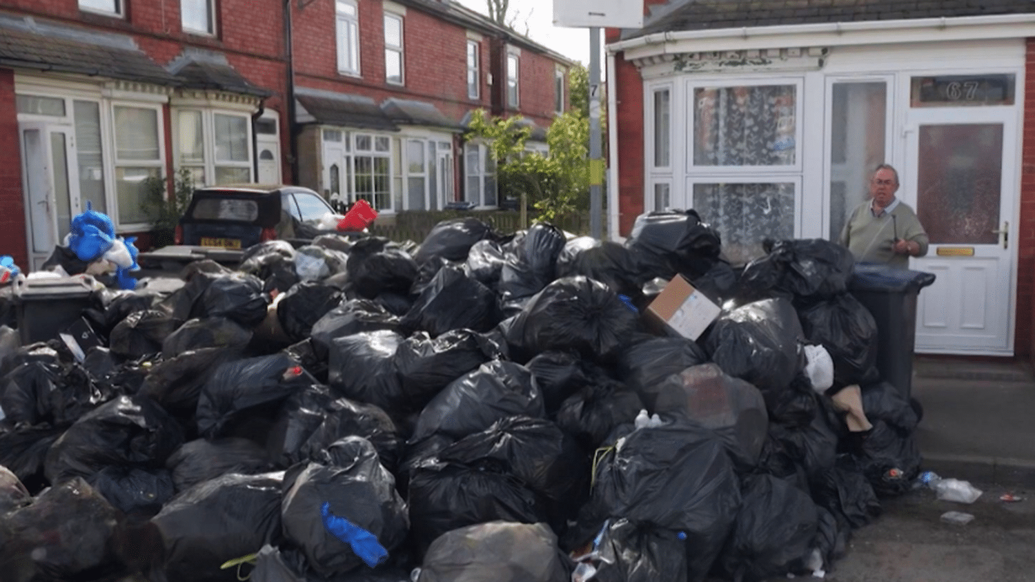 Grève des éboueurs à Birmingham – La ville poubelle de l’Europe ? Analyse d’une crise urbaine majeure