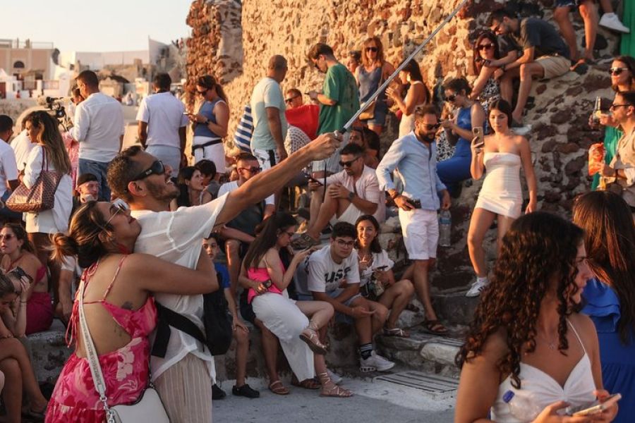 Manque de serveurs en Grèce : une saison touristique record menacée par la pénurie de main-d’œuvre