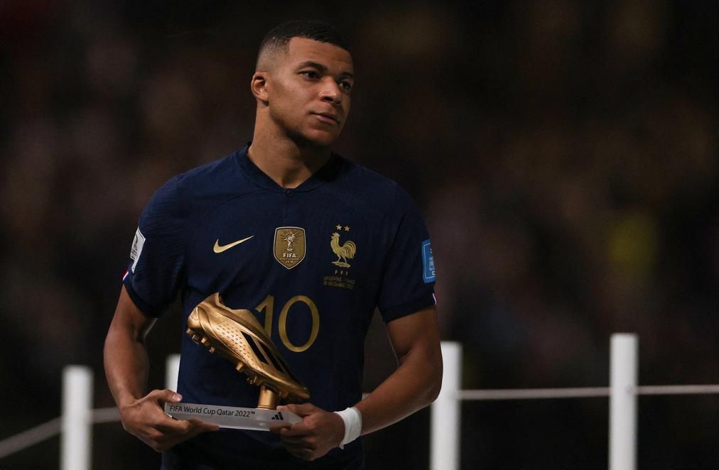 Deschamps défend ses joueurs après les sifflets et loue un Mbappé “hors norme”