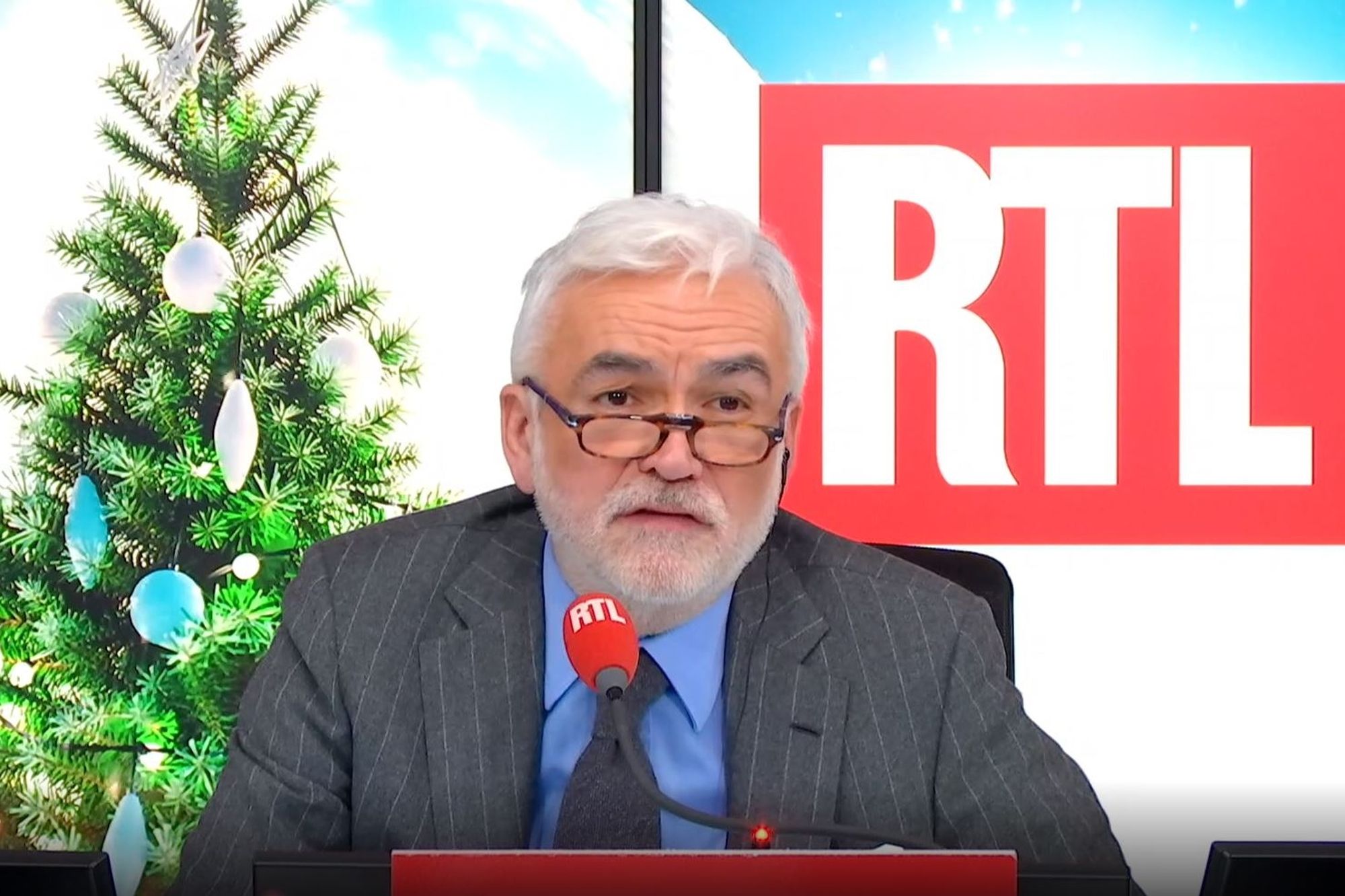 Médias et la haine : Pascal Praud, le "sédateur" des racistes et des déçus de la liberté, s'en prend à notre Mbappé national