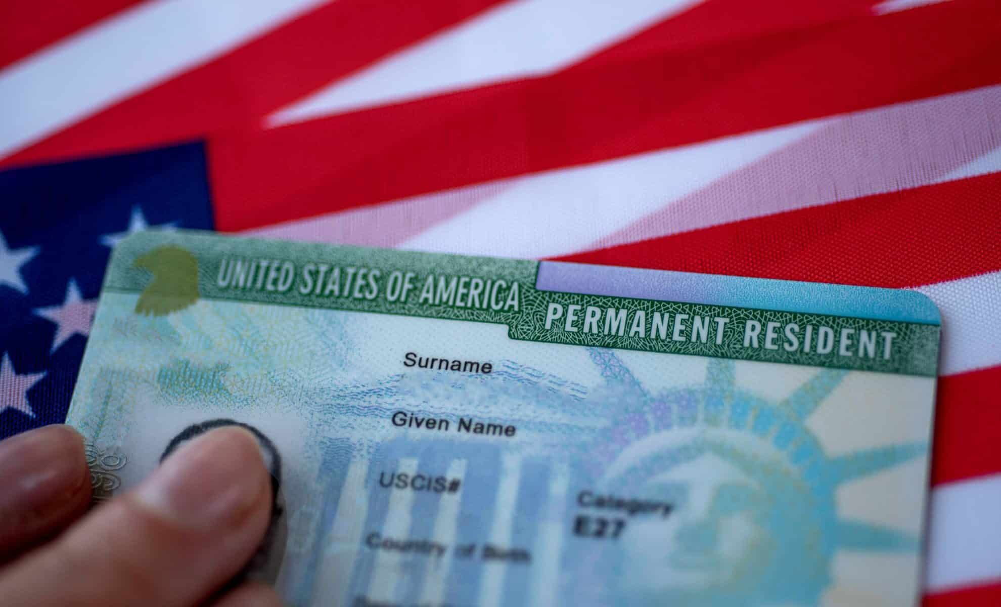 Immigration aux États-Unis : L'administration américaine durcit les règles de la carte verte