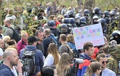 Protestations contre la politique de santé du gouvernement à Stuttgart en Allemagne