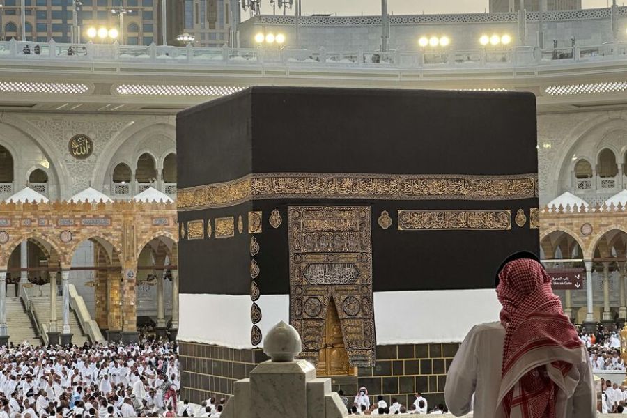 Plus d’un million de musulmans entament le hajj sous une chaleur extrême – Un pèlerinage face aux défis climatiques