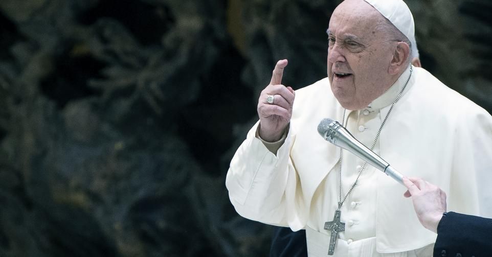 Le pape met en garde contre les dérives de l'IA et les "fausses nouvelles"