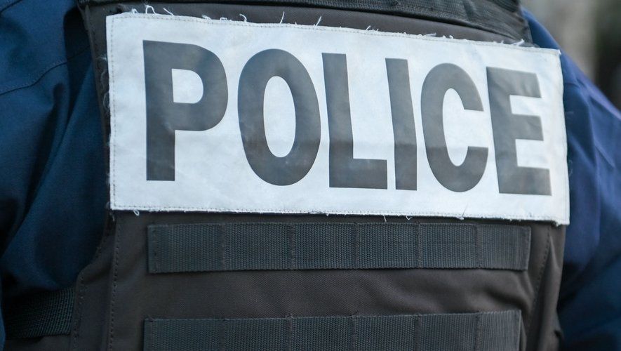 un adolescent de 15 ans braque le gérant d’un bar, son arme s’enraye