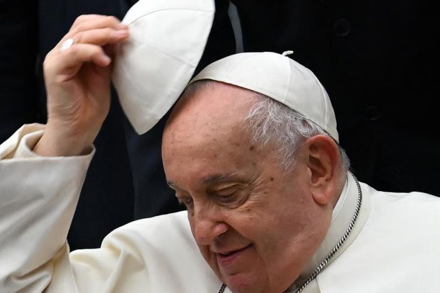 L'État de Santé du Pape François "Reste Stationnaire" : Quelles Sont les Inquiétudes, les Scénarios d'Avenir, et l'Impact sur l'Église Catholique ?