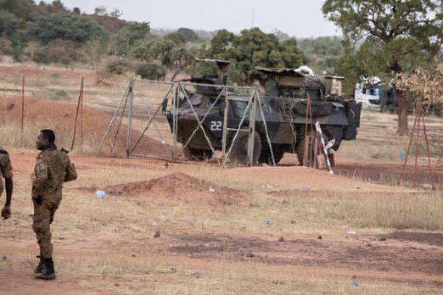 Burkina Faso, plusieurs dizaines de soldats tués dans une double attaque contre le camp militaire de Gomboro