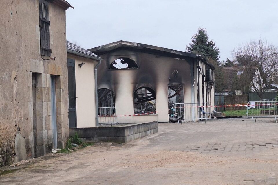 Orléans : Enquête ouverte après l'incendie d'une mosquée dans le Loiret
