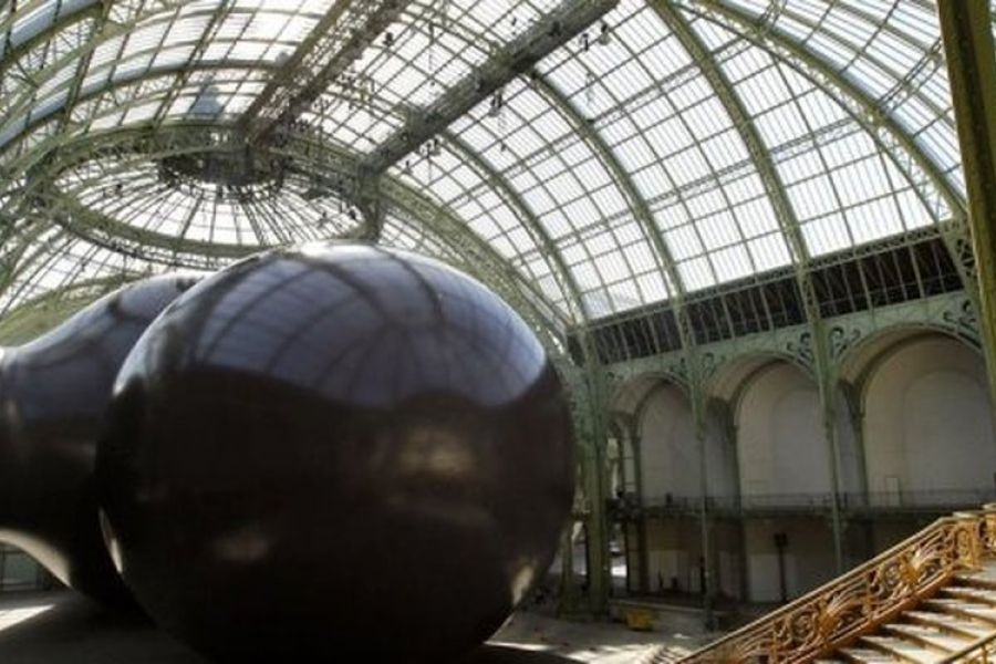 Greenpeace ensanglante une toile géante d’Anish Kapoor sur une plateforme gazière en mer du Nord