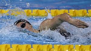 La Canadienne Summer McIntosh bat le record du monde du 400 m nage libre