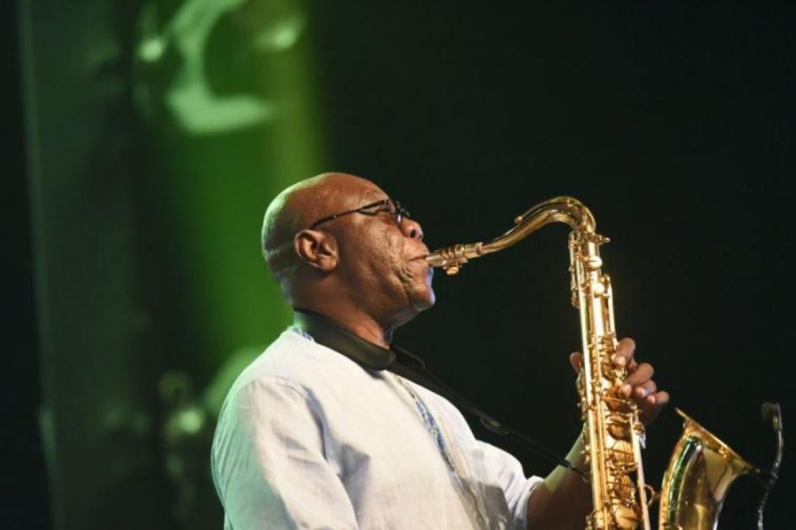 Les enchanteurs du Makossa: d'Ekambi Brillant à Manu Dibango, une anthologie de la musique camerounaise (suite 2)