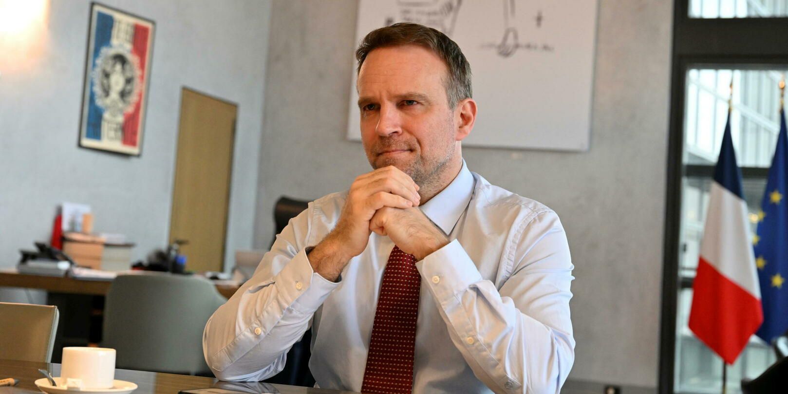 Instabilité politique en France – Marc Ferracci alerte sur les risques pour l’industrie