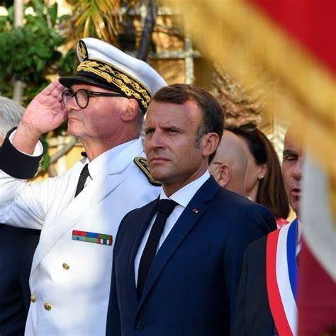 Macron Appelle à l'Unité lors de la Commémoration de Bormes-les-Mimosas