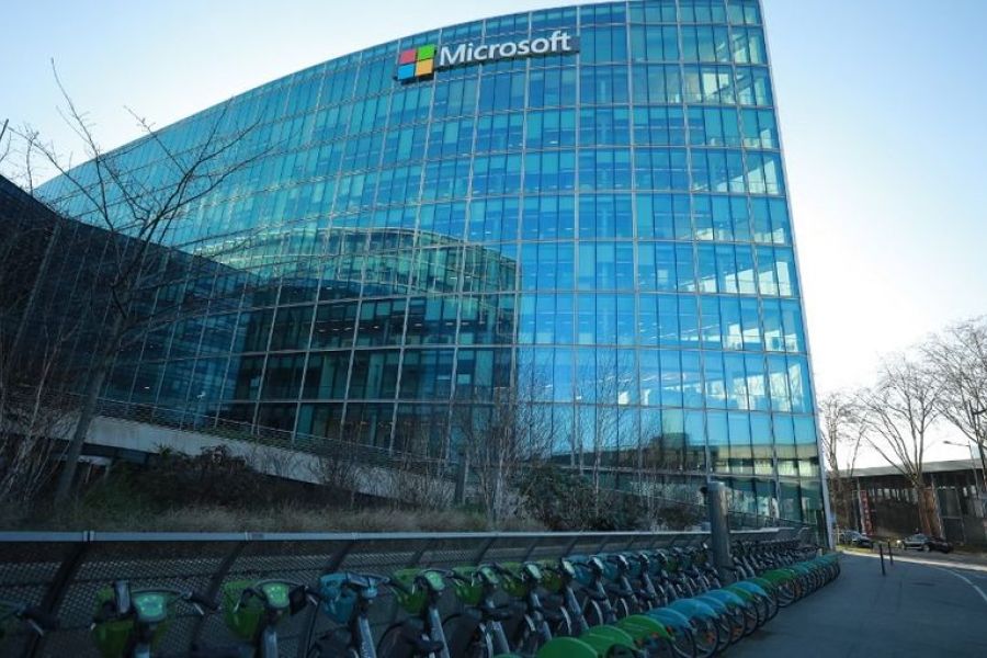 Microsoft maintient sa position forte dans la tech mondiale malgré un plan massif de réductions d’effectifs