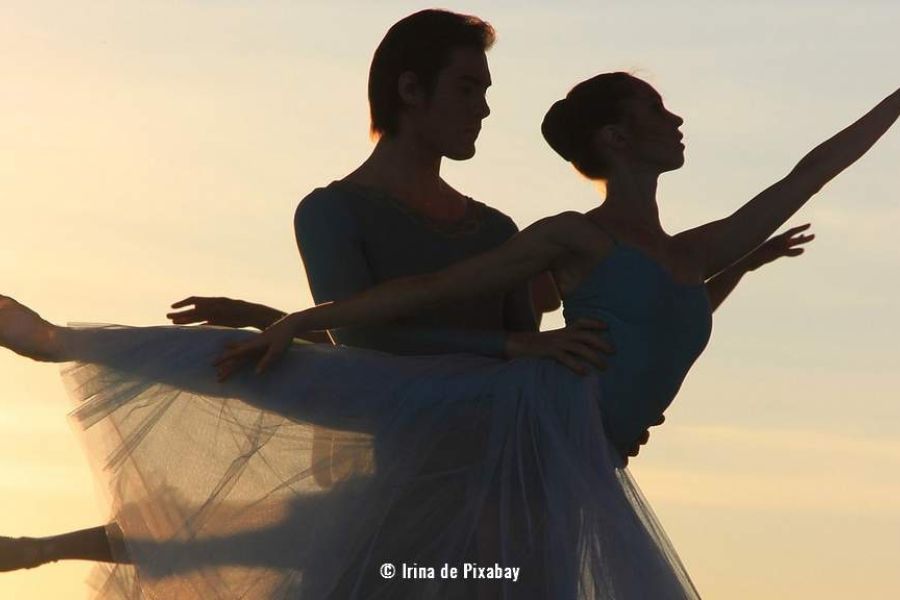 Le ballet national de Bordeaux danse en plein air pour la Journée internationale de la danse