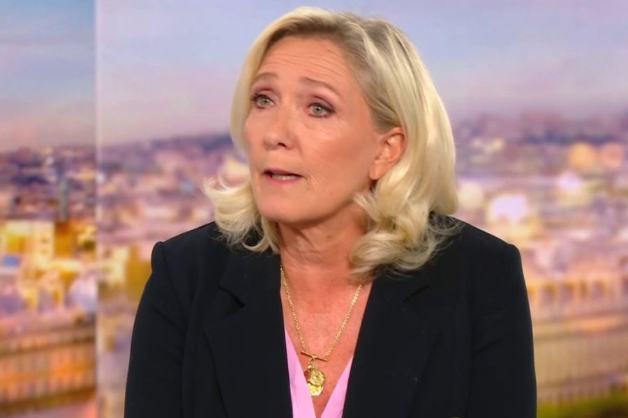 Attaque au couteau à Paris, l’agresseur en fuite, enquête en cours