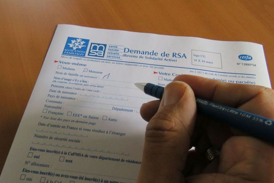 L'Allocation Sociale Unique : Une Réforme Structurelle à Haut Risque Politique et Social.