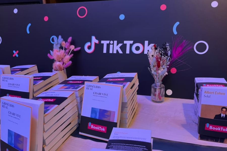 TikTok et l'Édition : Comment le Réseau Social Redéfinit les Best-Sellers Littéraires