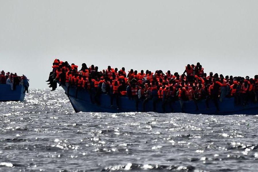 Politique d'Immigration du Royaume-Uni – Détention et Expulsion Immédiate des Migrants Passant par la Manche