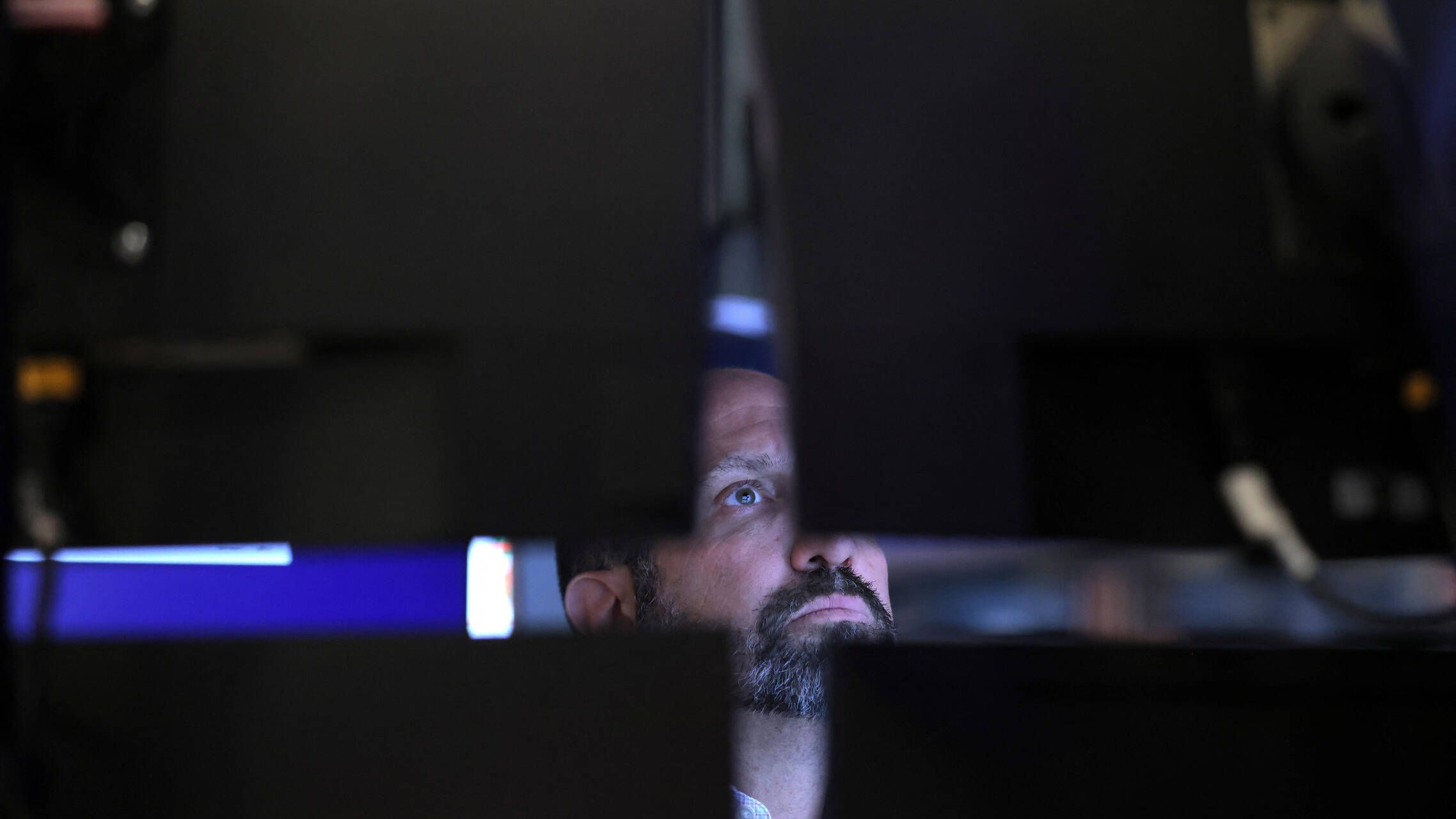 LA RÉSILIENCE DU MODÈLE SUISSE — LE TEMPS ANALYSE LA FINANCE FACE À L'IMPACT D'ORMUZ