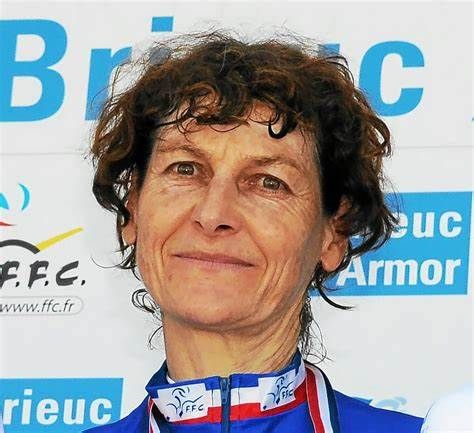 Jeannie Longo Hospitalisée Après une Chute : Un Coup Dur pour le Cyclisme Français