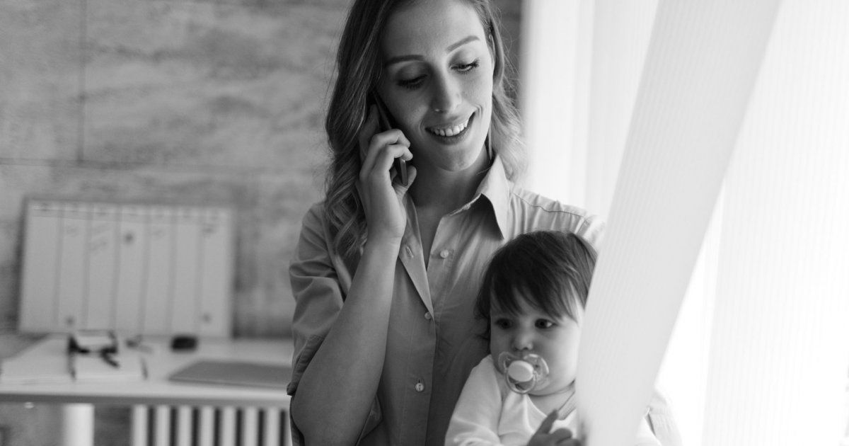 Mères célibataires : comment réussir à jongler entre travail, crèche et cantines à la rentrée
