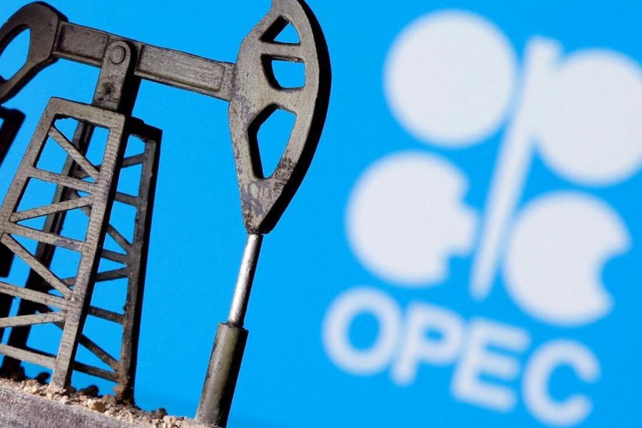 Opep+ : la hausse surprise de la production malgré la chute des prix bouleverse l’équilibre pétrolier mondial