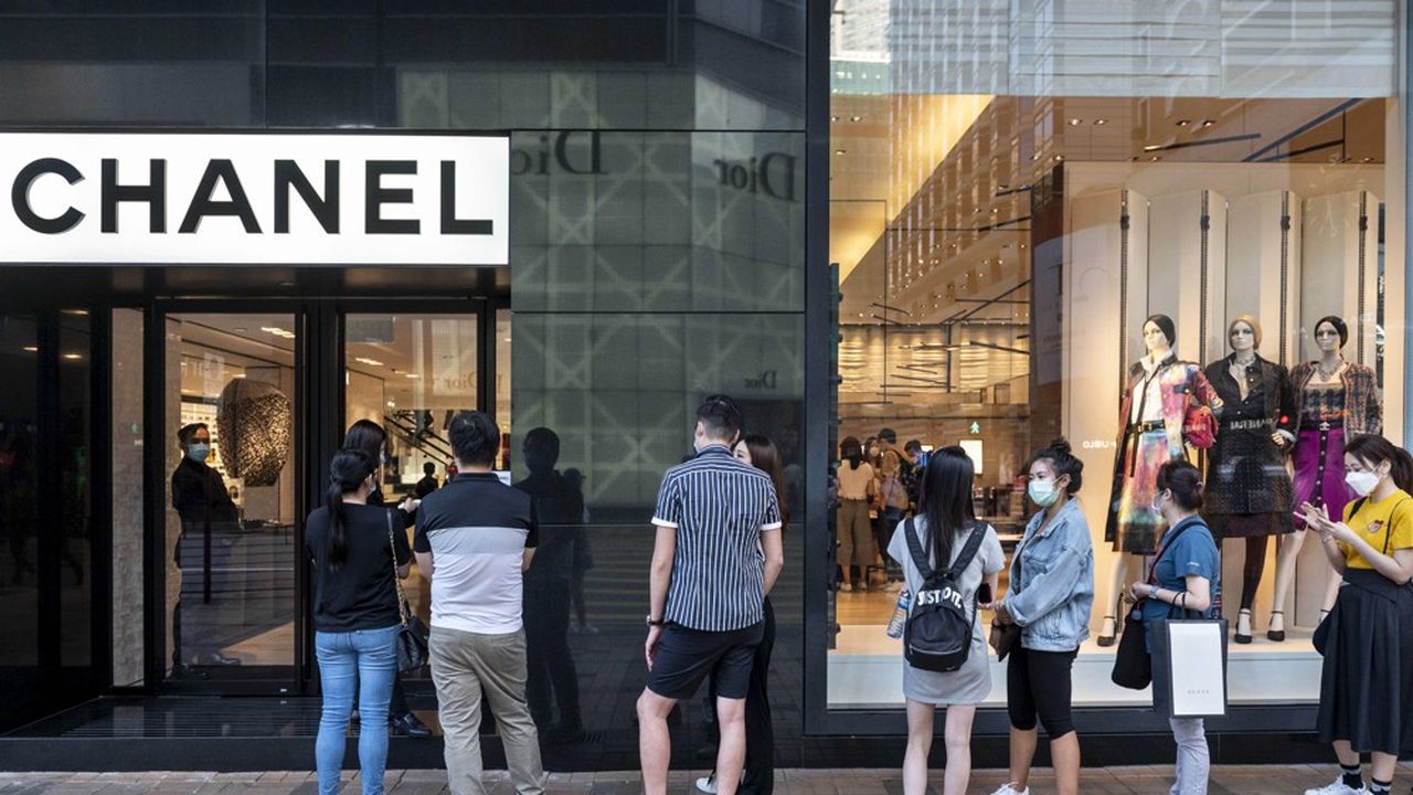 Chanel rattrapé par la crise du luxe – Le géant français face à la tempête mondiale