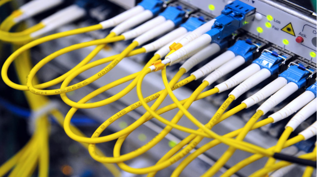 DÉPLOIEMENT FIBRE : La fin de l'ADSL approche dans l'Est-Var : où en est le "chantier du siècle" du réseau fibre optique en France ?