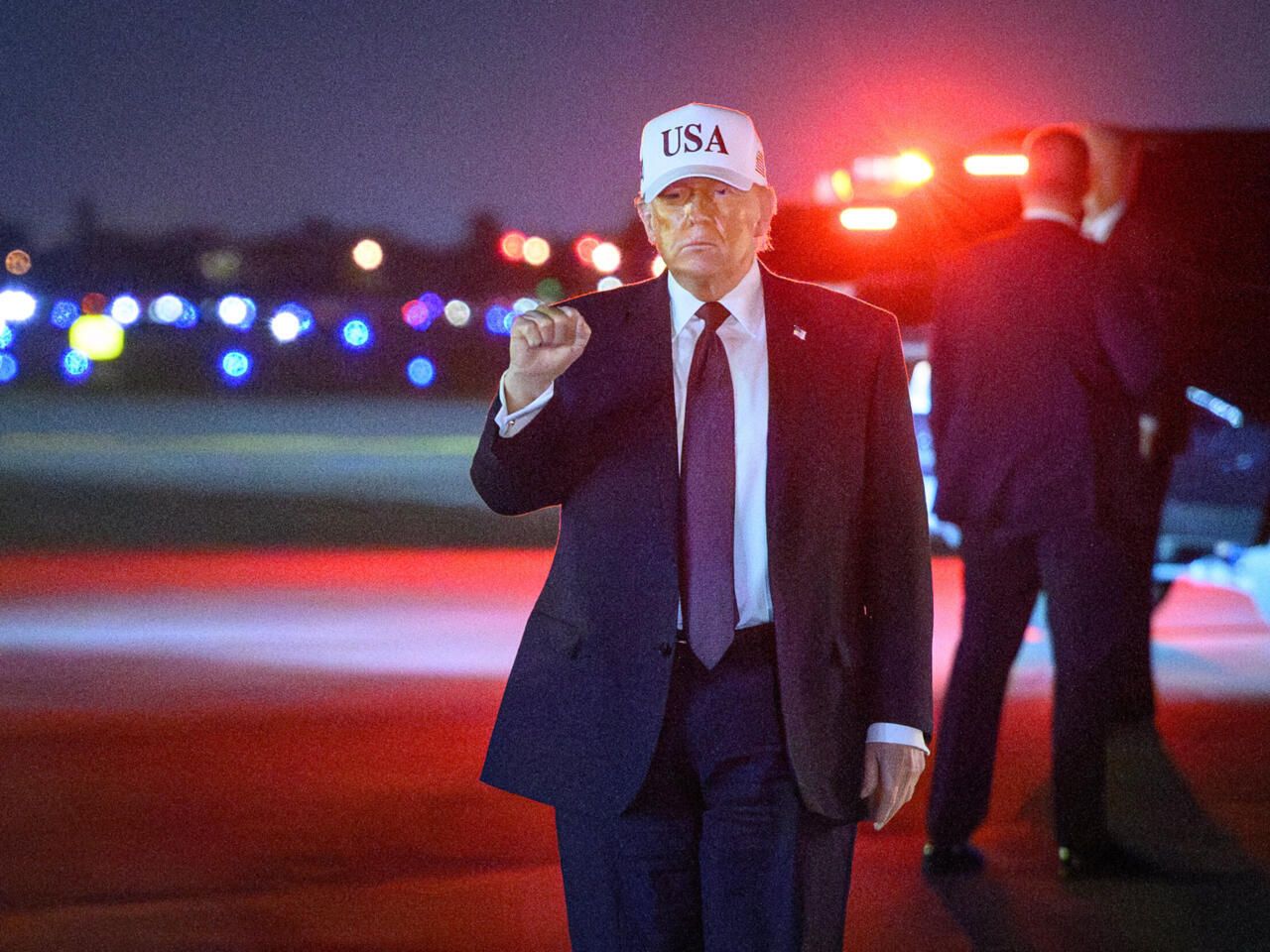 Tensions en Iran : Donald Trump souffle le chaud et le froid sur de possibles frappes militaires imminentes