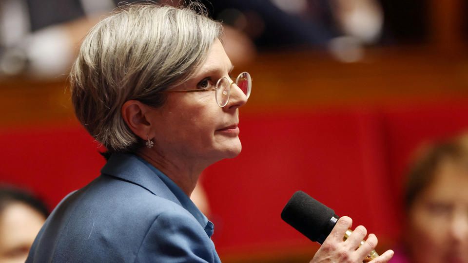 Sandrine Rousseau prête à entrer dans un gouvernement du NFP après la chute du cabinet Bayrou