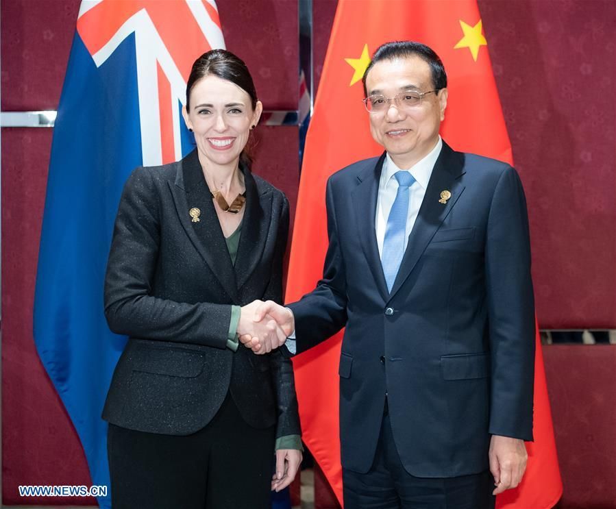 Débats et Réflexions : La Place et le Jeu de la Nouvelle-Zélande dans la Grande Confrontation Chine-USA