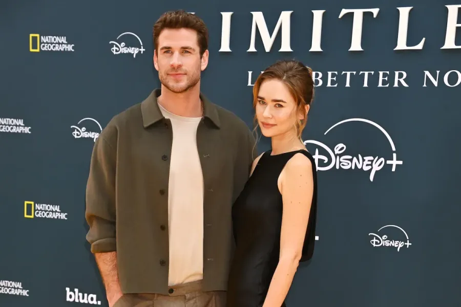 LIAM HEMSWORTH & GABRIELLA BROOKS Noces estivales sous le soleil australien pour l'acteur et le mannequin