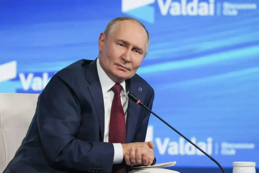 Vladimir Poutine dénonce « la militarisation de l'Europe » et promet une « réponse aux menaces »