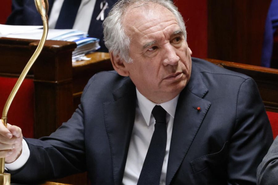 Référendum budgétaire : Bayrou, Macron et la crise politique