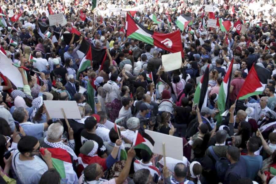Des milliers de personnes défilent à Tunis pour soutenir la Palestine dans un conflit avec Israël