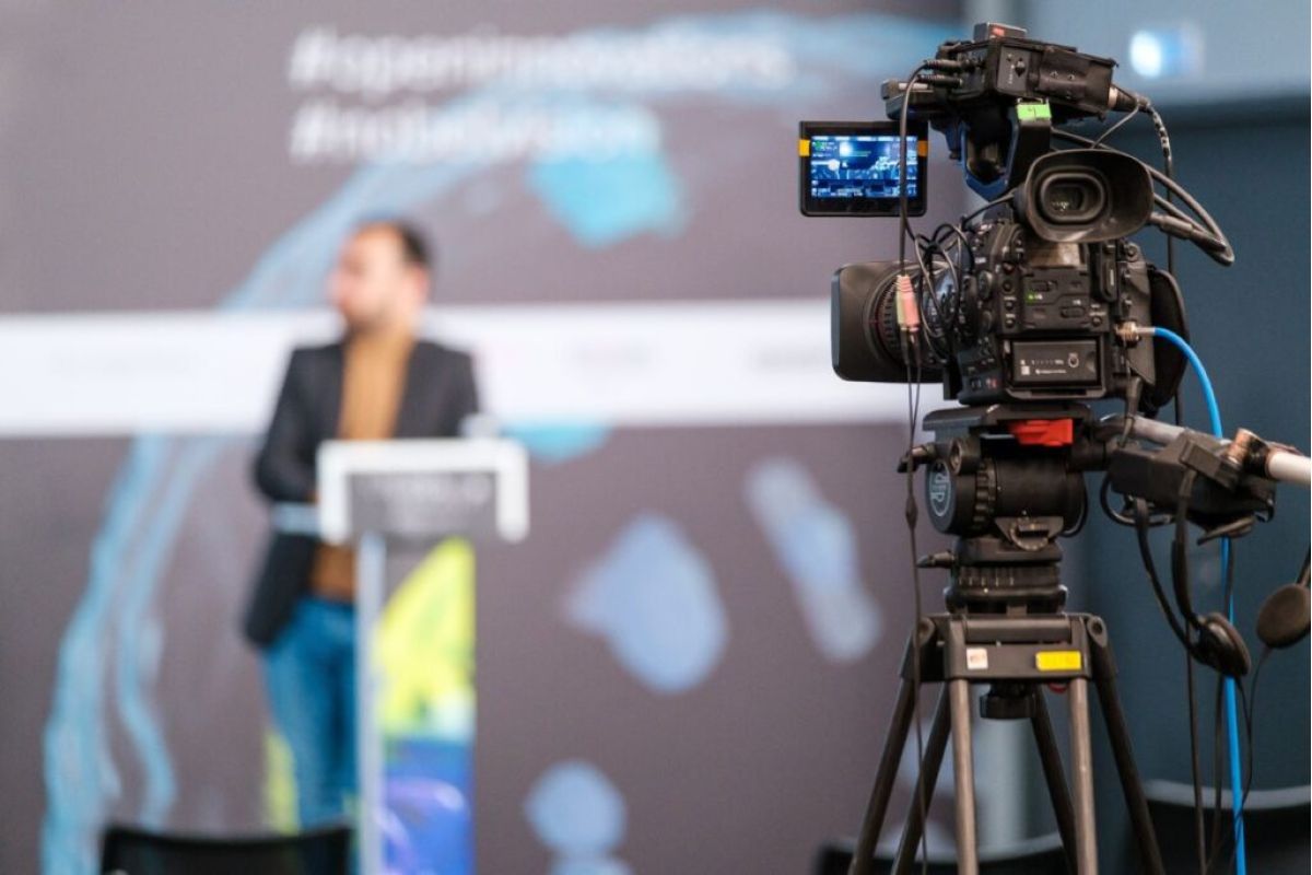 Révolution Médiatique – Comment l'IA Redéfinit le Journalisme de Haute Qualité chez OMONDO.INFO