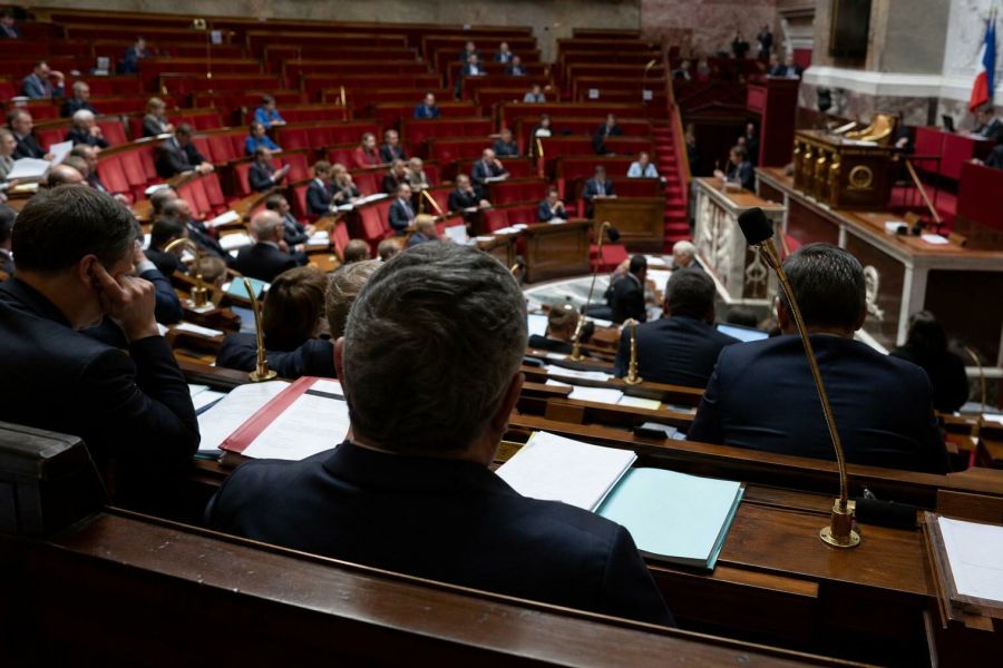 France : Tensions à l'Assemblée nationale autour de la loi de programmation militaire et du budget