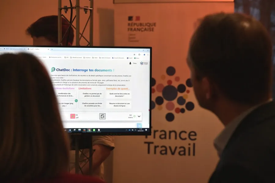 Algorithmes prédictifs : Quand l'IA devance les crises diplomatiques et les conflits mondiaux